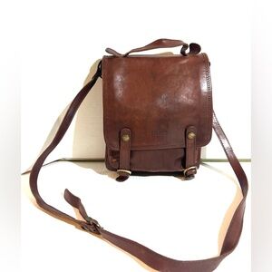 I medici unisex Brown distressed Leather Crossbody Bag